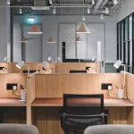 nameštaj - 25 office trends furniture scaled 2 150x150 - Kancelarijski trendovi 2022: Nameštaj za modernu kancelariju